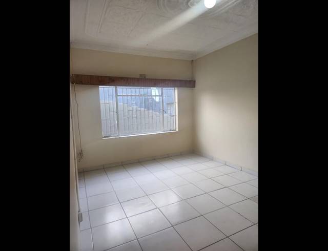 2 BEDROOM HOUSE FOR SALE IN KENILWORTH